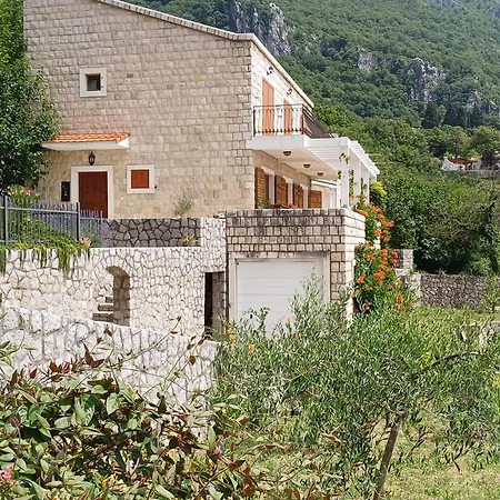 Lidija Semesterbostad Budva